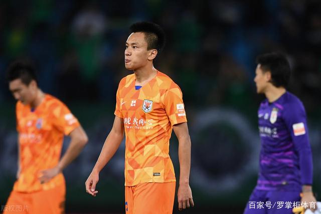 上海锋线组合发威！张镇麟强势防守，李弘权多面手表现出色